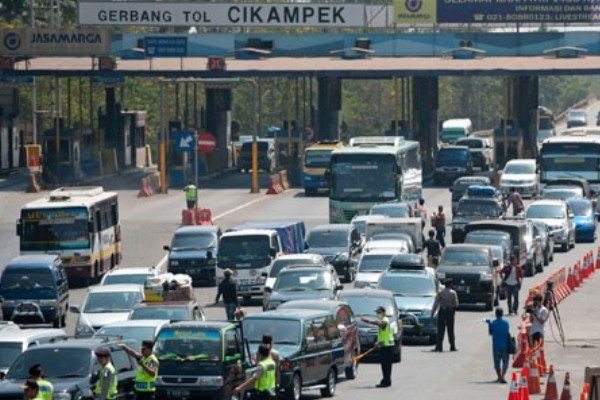 8 Cara Melatih Kesabaran Menghadapi Antrean di Tol  