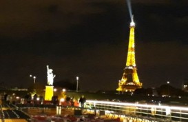 WISATA KAPAL PESIAR: Indahnya Menara Eiffel di Malam Hari