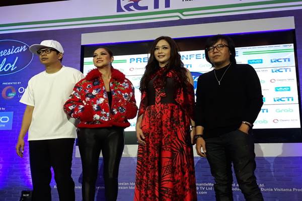 Empat dari lima Juri Indonesia Idol 2017 dari kiri Armand Maulana, Bunga Citra Lestari, Maia  Estianty dan Ari Lasso. Satu lagi Judica. - Yusran Yunus / Bisnis