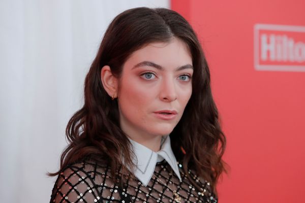 Lorde dalam acara 2018 MusiCares Person of the Year di Radio City Music Hall, Manhattan, AS, Jumat (26/1). - Reuters/Andrew Kelly