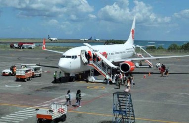 Lion Air Selidiki Percikan Api Dari Kendaraan Pendorong Pesawat