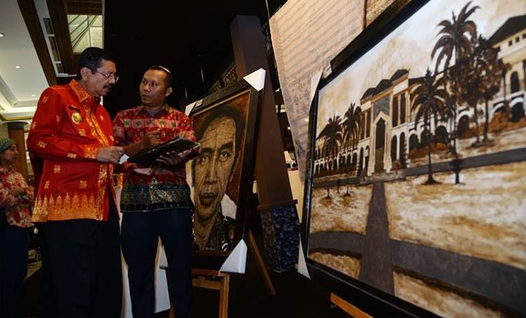 Lukisan Presiden Jokowi dan Istana Maimun memberi daya tarik tersendiri di Inacraft 2018. - Istimewa