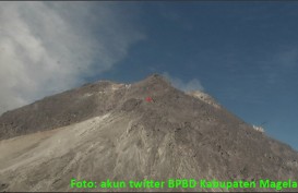 Gunung Merapi Batuk, Hujan Abu Tipis Tersebar hingga 22 Kilometer