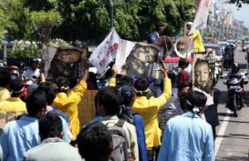 20 TAHUN REZIM SOEHARTO TUMBANG: Dilema Demokratisasi dan Ketimpangan