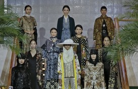 Batik Bersahaja Elegan Hingga Glamor, Kolaborasi Iwan Tirta dan Tiga Desainer