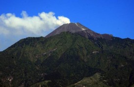 Gunung Merapi Kembali Batuk, Warga Amankan Diri