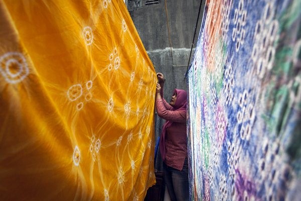  Batik  Indonesia Dipamerkan di Paris Lifestyle Bisnis com