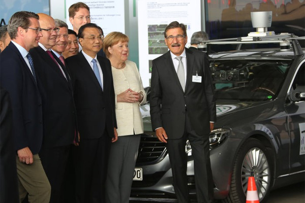 Kanselir Federal Angela Merkel dan Perdana Menteri China Li Keqiang.  - Daimler