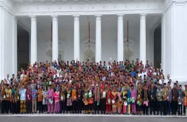 Jokowi Serahkan 3 SK Hutan Adat bagi Kalbar