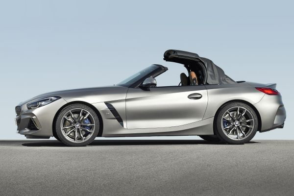 New BMW Z4 Roadster (09/2018). Konsumsi bahan bakar gabungan: 7.4  7.1 l per 100 km; CO2 emissions combined: 168  162 g per km.  - BMW
