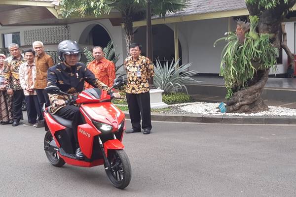 Presiden Jokowi  2021 Indonesia Produksi 60 000 Sepeda  