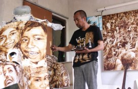 Lukisan Berbahan Kopi Laris Manis di Bali