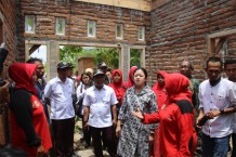 Menko PMK Pastikan Pembangunan Rumah Korban Gempa Berjalan Lancar