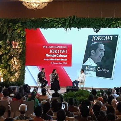Buku Jokowi Menuju Cahaya Ungkap Kesulitan Jokowi Di Masa Kecil Kabar24 Bisnis Com