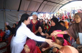 Sambangi Wilayah Terkena Tsunami di Lampung, Menko Puan Berikan Bantuan dan Santunan