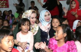Istri Gubernur Lampung Hibur Anak-anak Korban Tsunami