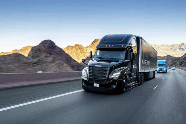 Freightliner Cascadia baru diluncurkan di CES 2019 merupakan truk otomotis level 2.  - DAIMLER
