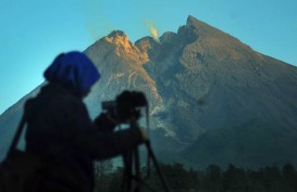 Gunung Merapi Dua Kali Luncurkan Guguran Lava Pijar ke Kali Gendol