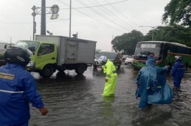 Diguyur Hujan Deras, 16 Titik Ruas Jalan di Jakarta…