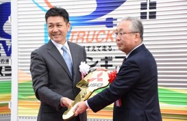 Mitsubishi Fuso Serahkan 5 Truk beban ringan listrik eCanter ke S-line