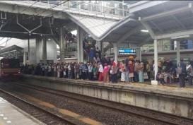 Penanganan Gangguan KRL Commuter Line Perlu Tambahan Waktu, Netizen Menyindir : Sepakbola Saja 2 x 45 Menit
