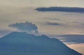 Gunung Agung Erupsi, Masyarakat Diimbau Pakai Masker Karena Ada Hujan Abu