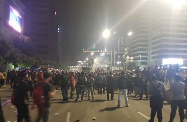 Mobil Komando dan Massa Aksi Masih Terlihat di Jalan M.H. Thamrin dan Wahid Hasyim