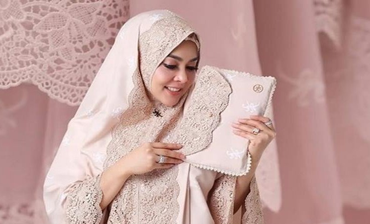  Mukena  Syahrini  Rasa Smartphone Rp17 5 Miliar Ditjen 