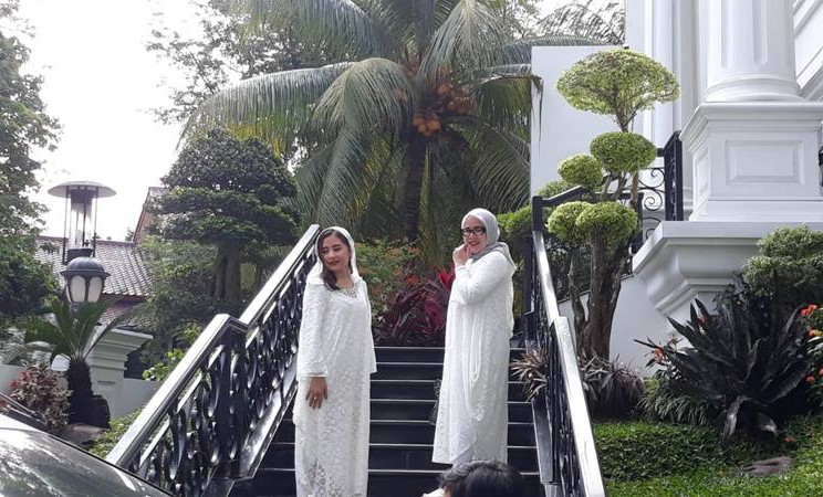 Ritual Lebaran Prilly  Latuconsina Berkunjung ke Rumah  