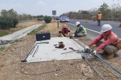 Pemasangan Tali Baja di Median Jalan Tol Cikopo Selesai Oktober