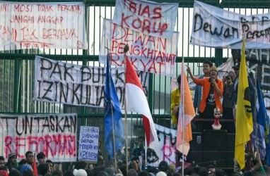 Unjuk Rasa di DPR, Seribu Mahasiswa Trisakti Turun ke Jalan