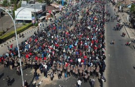 Ribuan Mahasiswa Makassar Duduki Flyover dan Gedung DPRD Sulsel 