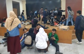Puluhan Mahasiswa Luka-Luka Akibat Tembakan Gas Air Mata Polisi