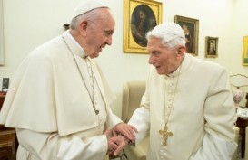 Pembuat Film Two Popes Berharap Paus Fransiskus Terhibur