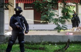 Densus 88 Amankan Terduga Teroris di Cirebon