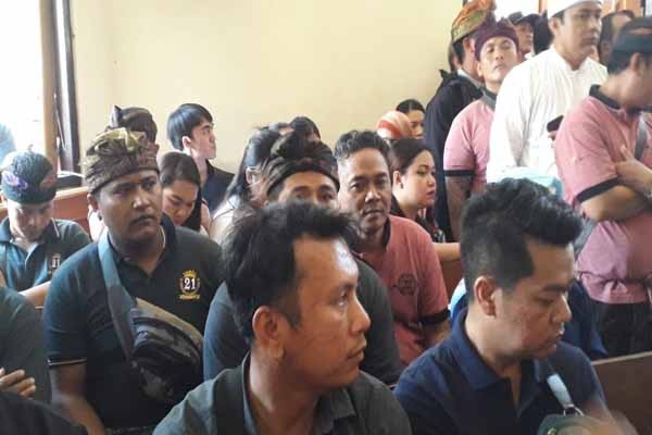 Bos Disidang Pegawai Hotel Kuta Paradiso Beri Dukungan Di Pn Denpasar