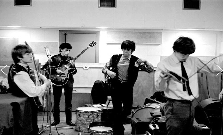  Brian Jones, Bill Wyman, Keith Richards dan Mick Jagger dari the Rolling Stones terlihat di studio rekaman De Lane Lea pada tahun 1963. Gambar-gambar langka Rolling Stones dari tahun 1963 akan dipajang di depan umum di London dari 18 November hingga 2 Desember 2019. - Reuters