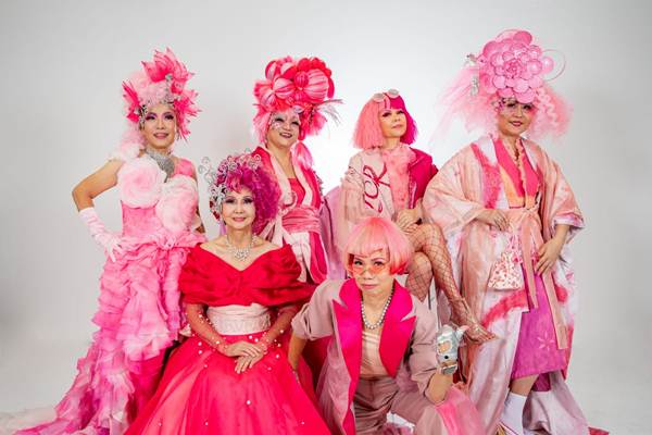 Para penyintas kanker payudara menjadi model Makeover Magic - Istimewa
