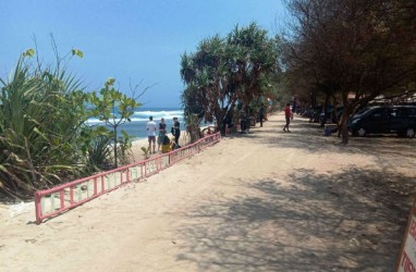 Ombak Pantai Selatan Bersahabat, Wisatawan Diimbau Tetap Hati-Hati