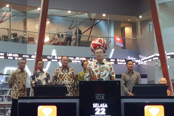 Presiden Direktur Diamond Food Norman Chen menyampaikan sambutan dalam pencatatan saham perdana DMND di Bursa Efek Indonesia, Rabu (22/1/2020). - Bisnis/Anitana W. Puspa