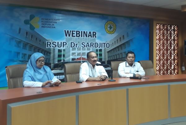 Direktur RSUP Dr. Sardjito, Darwito (tengah) keterangan soal virus corona di RSUP Dr. Sardjito. - Harian Jogja/Rahmat Jiwandono