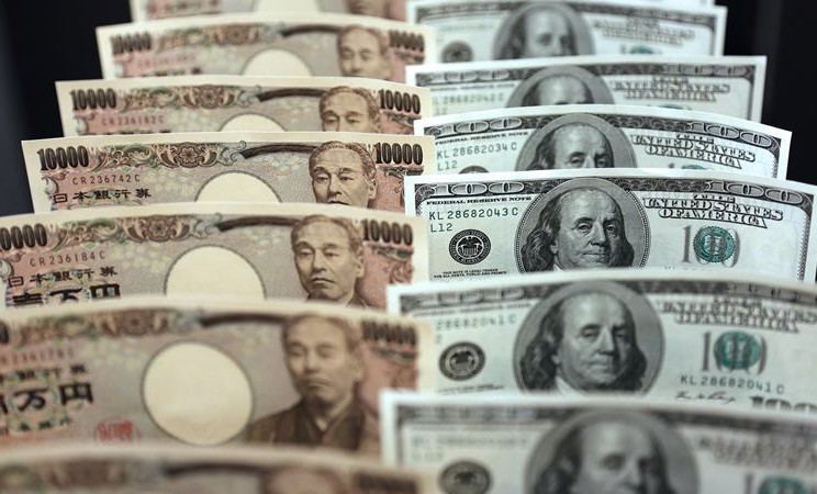 Mata uang yen Jepang dan Dollar AS. - Bloomberg