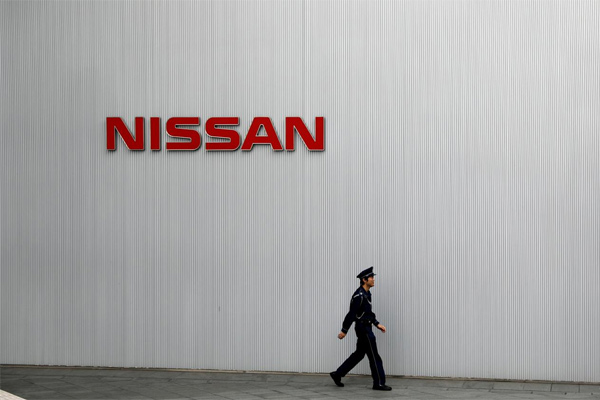 Logo Nissan tampak di kantor pusat Nissan Motor Co di Yokohama, Jepang, 22 November 2018.  - REUTERS