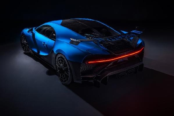 Bugatti Chiron Pur Sport - Tempo.co/carscoops.com.