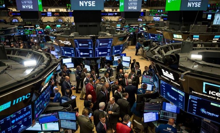 Makin Terpuruk, Tiga Indeks Utama Wall Street Anjlok 9 Persen Lebih 