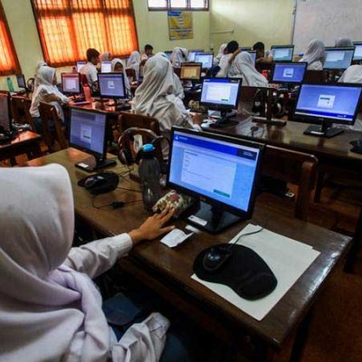 Pemerintah Tunda Ujian Nasional Di Daerah Terdampak Corona Kabar24 Bisnis Com