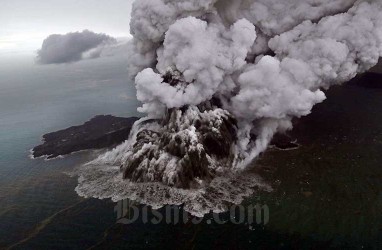 BERITA FOTO : Penampakan Gunung Anak Krakatau Kala Erupsi