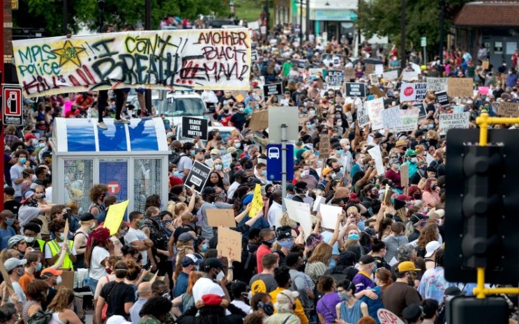 Demonstrasi di Minneapolis, Amerika Serikat memprotes kematian George Floyd pada Selasa (26/5/2020). - Carlos Gonzalez / Star Tribune melalui Getty Images