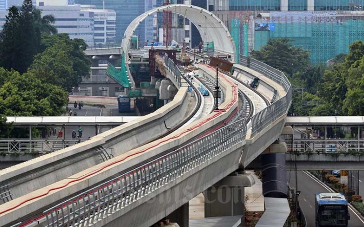 Suasana proyek pembangunan LRT (Light Right Transit) di Kawasan Kuningan, Jakarta, Sabtu (11/4/2020). Bisnis - Eusebio Chrysnamurti