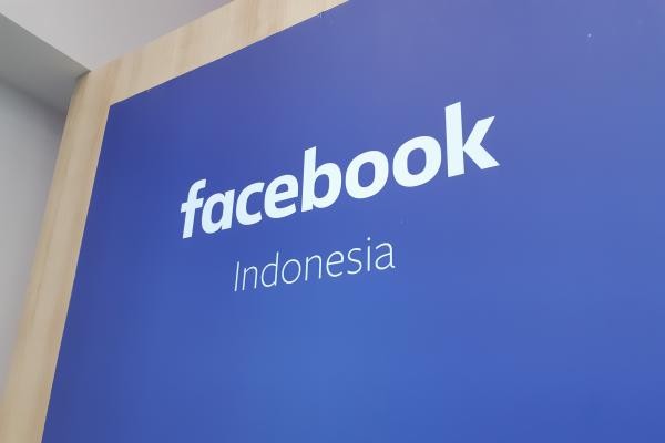 Logo Facebook di kantor Facebook Indonesia - Bisnis/Dhiany Nadya Utami